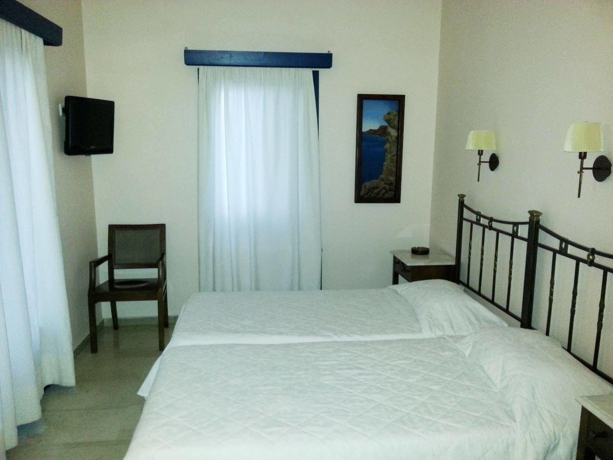 Pelican Hotel Fira  Exterior photo